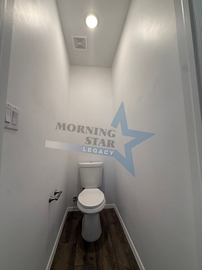 Building Photo - Newer Construction - Move in Ready!