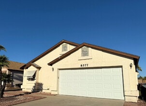 Building Photo - Charming 3BR Home on Golf Course with Scen...