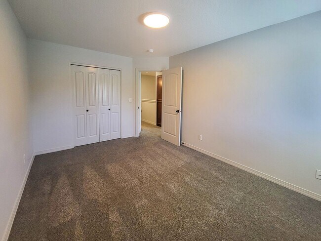 Building Photo - 407-409 Madrona Ave SE