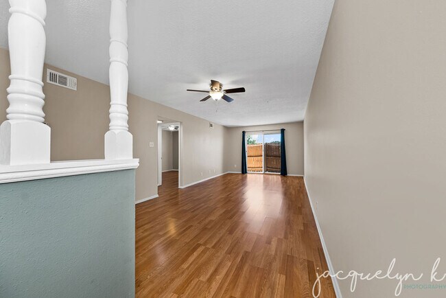 Building Photo - 923 Vance Jackson Rd