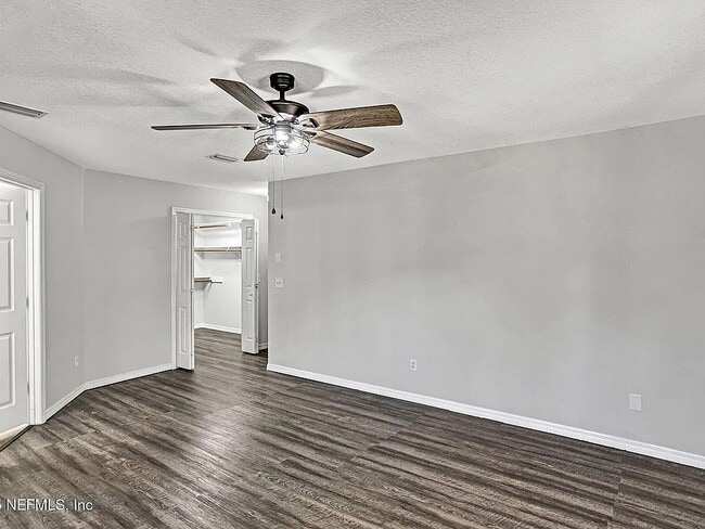 Building Photo - 120 Wippletree Ct