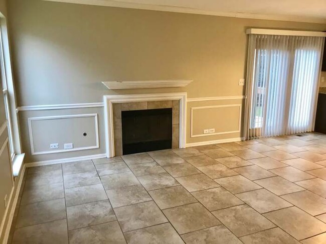 Building Photo - 2105 Aspen Dr