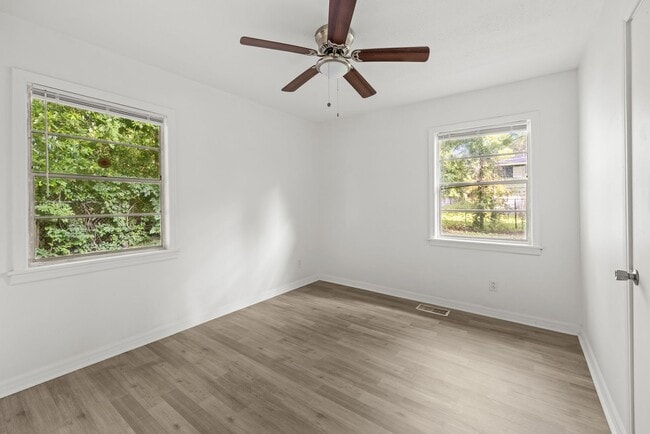 Building Photo - Charming 3 Bedroom, 2 Bathroom house