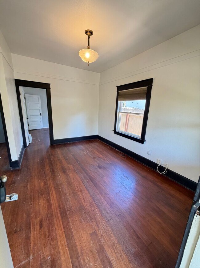 Building Photo - Quaint 2BD/1BA house in La Mesa Village available now for a 1-year lease!