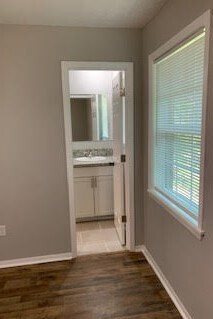 Building Photo - 804 E 4th St