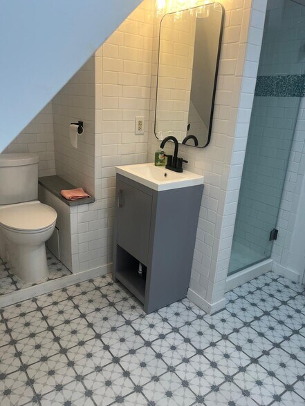 Building Photo - 97 W 54th St