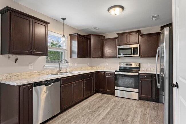 Building Photo - 202 Breakwater Dr