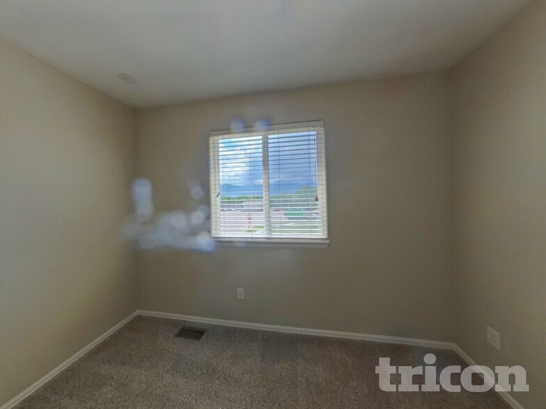 Building Photo - 2728 Sierra Springs Dr