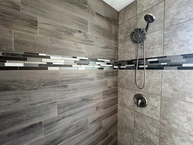 Building Photo - 223 Dana Dr