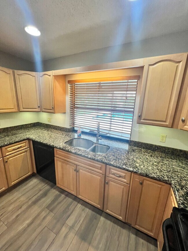 Building Photo - BEAUTIFUL 3 BEDROOM POOL HOME IN SANDPIPER...