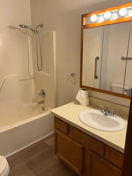 Building Photo - 2504 Eagles Circle