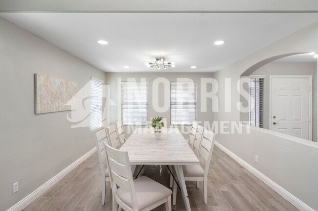 Building Photo - Beautiful Large Furnished Home w/A Pool