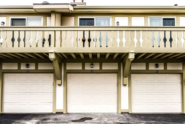 Building Photo - 804 E Hillside Ave