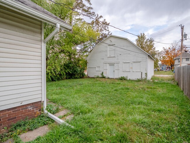 Building Photo - Barnyard