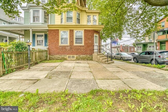 Primary Photo - 121 Central Ave