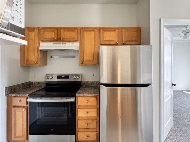 Building Photo - LOWEST PRICE!! 2/2 at The Villas Condominiums AVAILALBE NOW!