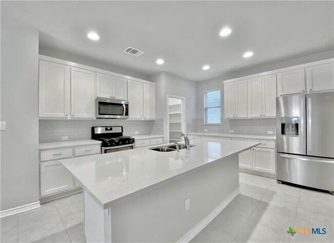 Building Photo - 816 Alta Wy