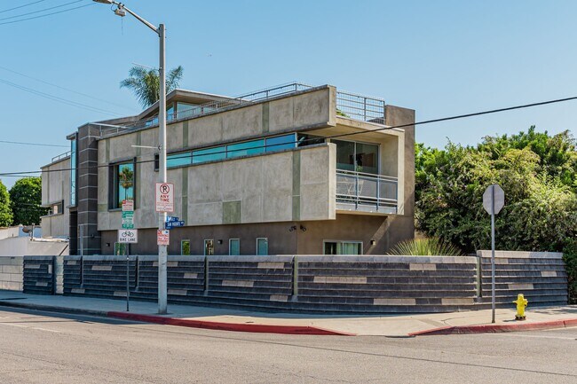 Building Photo - 501 N San Vicente Blvd