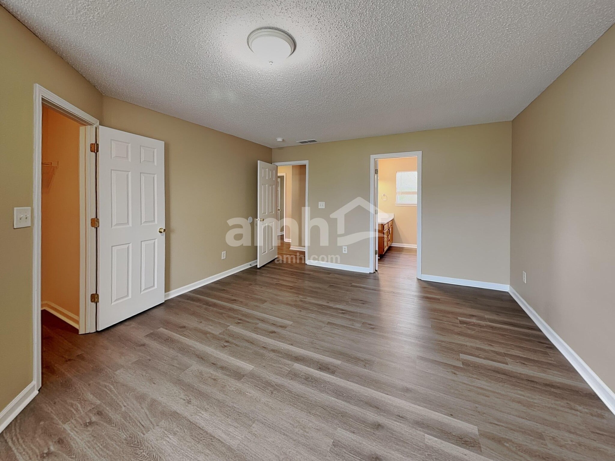 Building Photo - 635 Cloverfield Ln