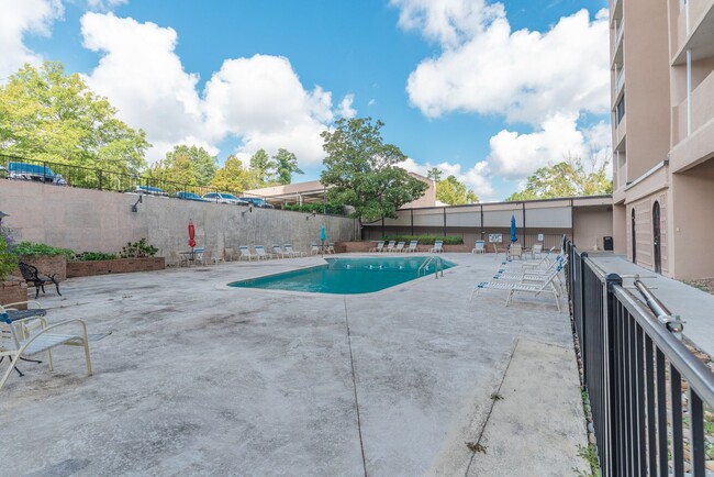 Building Photo - Panoramic Views of Downtown Columbia, 2-Be...