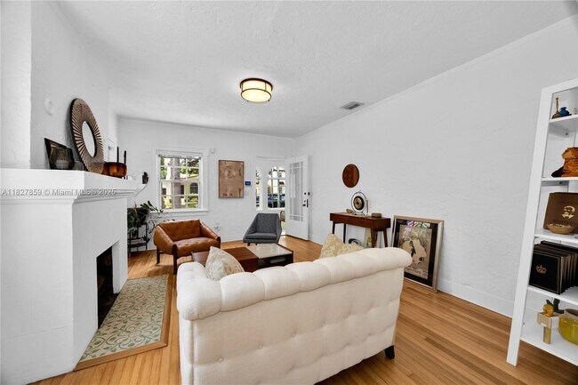 Building Photo - 410 Majorca Ave