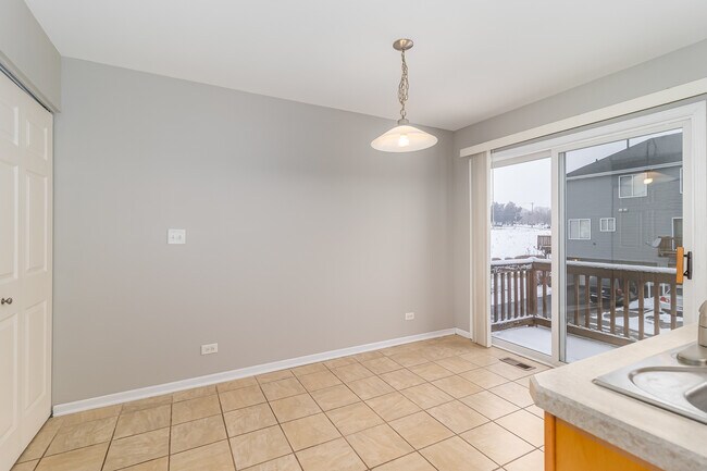 Building Photo - 520 Lincoln Station Dr