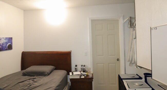 Building Photo - 2300 SW 43rd Street - C