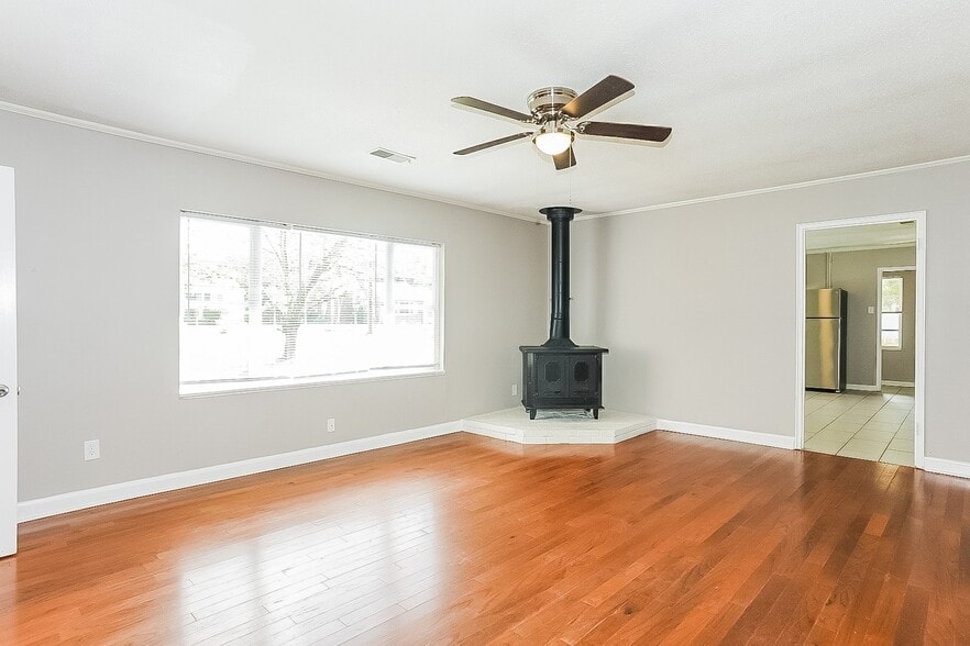 Building Photo - 3406 Seneca Ave