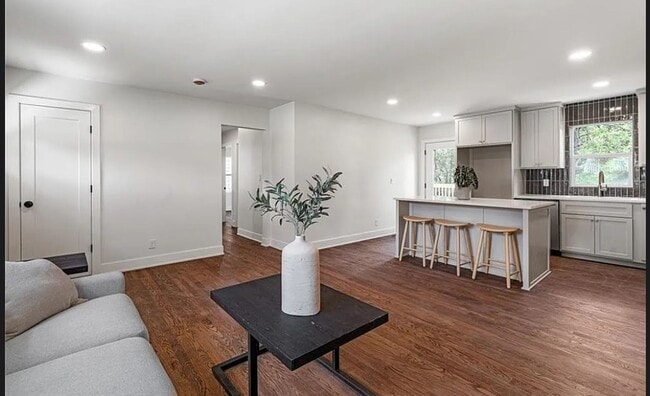 Building Photo - 6111 W 58th St