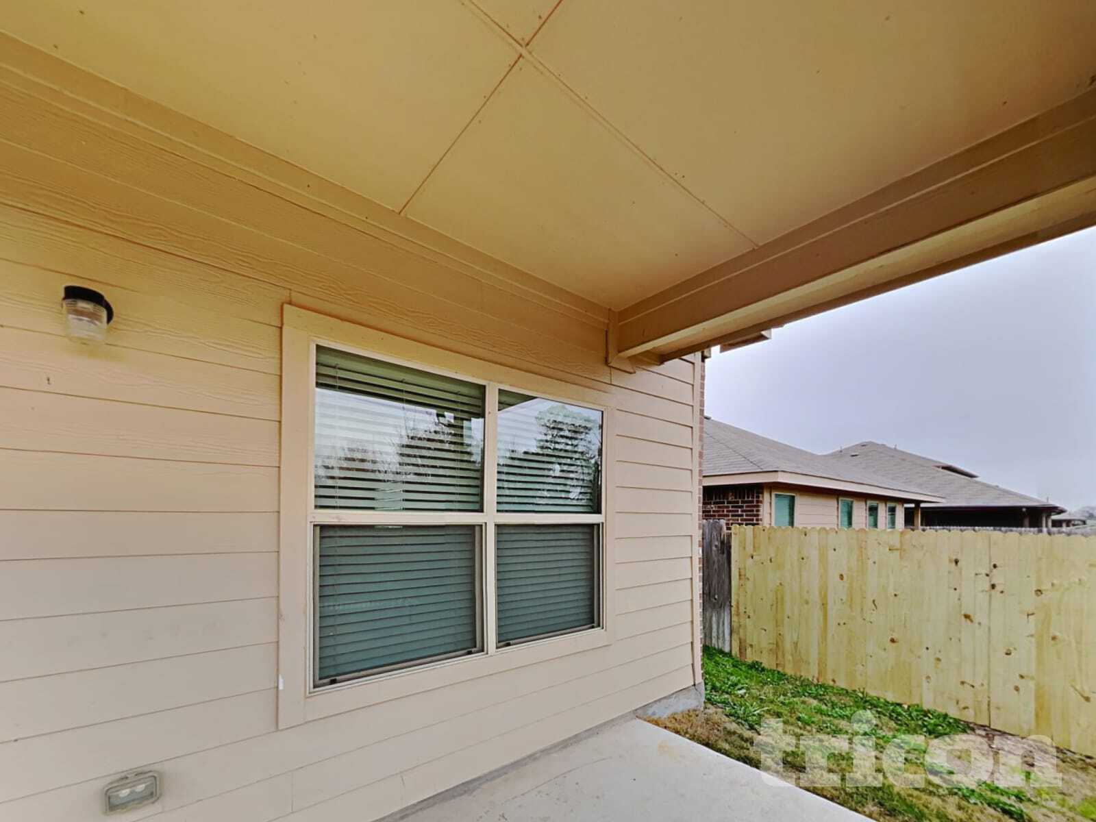 Building Photo - 601 Creekview Dr