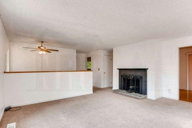 Building Photo - Gorgeous 3 Bedroom Home near Ruston Way!