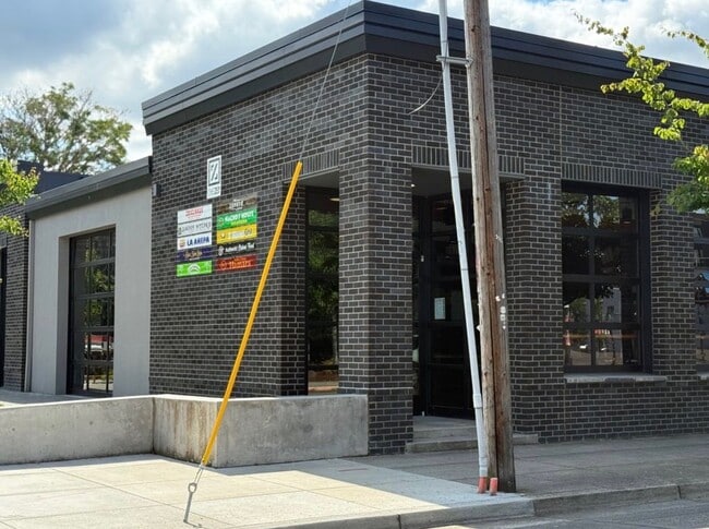 Building Photo - 5623 SE 84th Ave