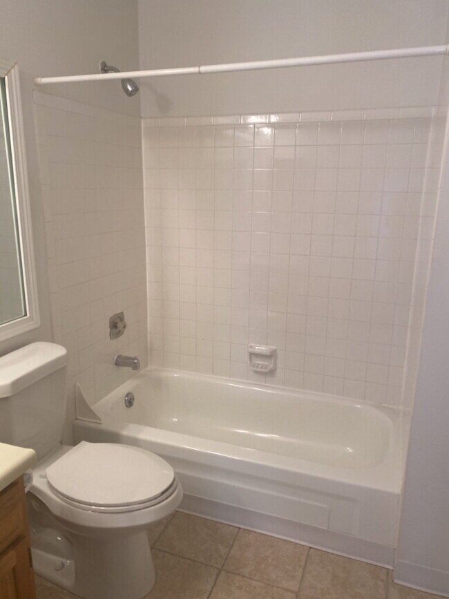 Building Photo - Spacious 2bd/2ba condo!