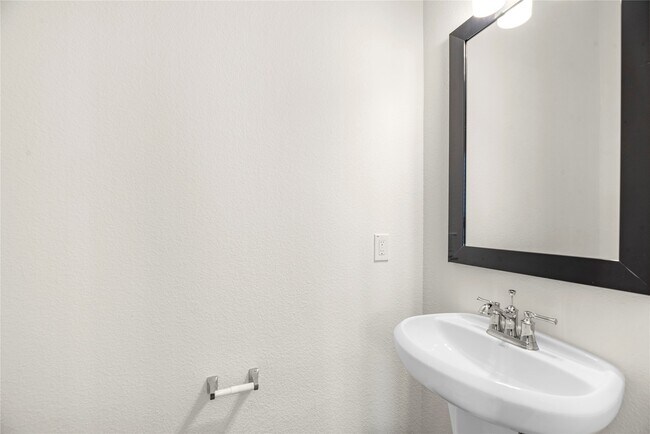 Building Photo - 11908 Briarwood Hill Way
