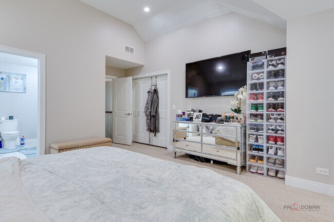 Building Photo - 3931 S Wells St