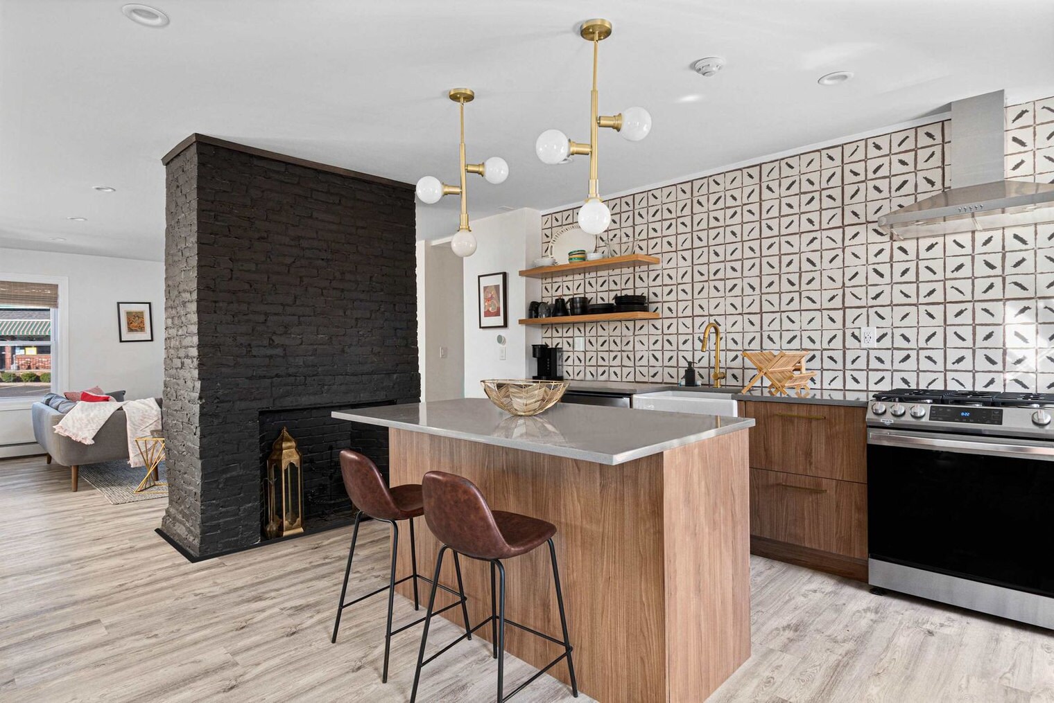 Building Photo - 136 Main St