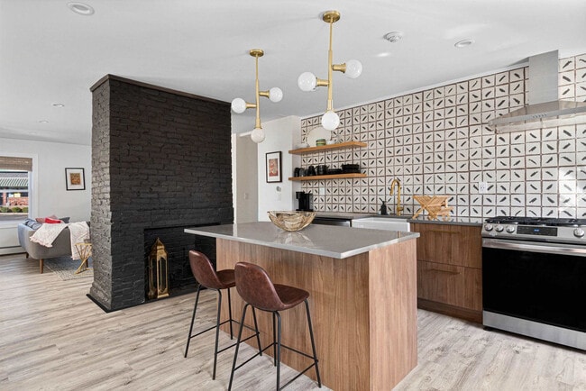 Building Photo - 136 Main St