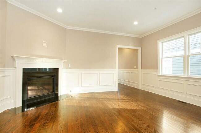 Building Photo - 150 Woodside Ave