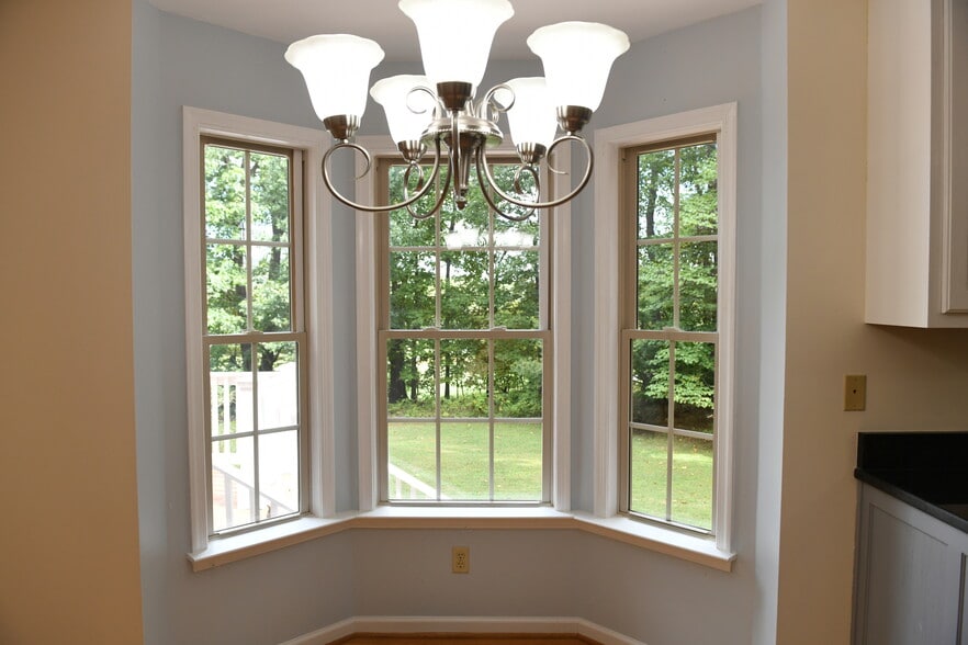 Eat-in kitchen area overlooking private backyard - 19295 Briar Patch Dr