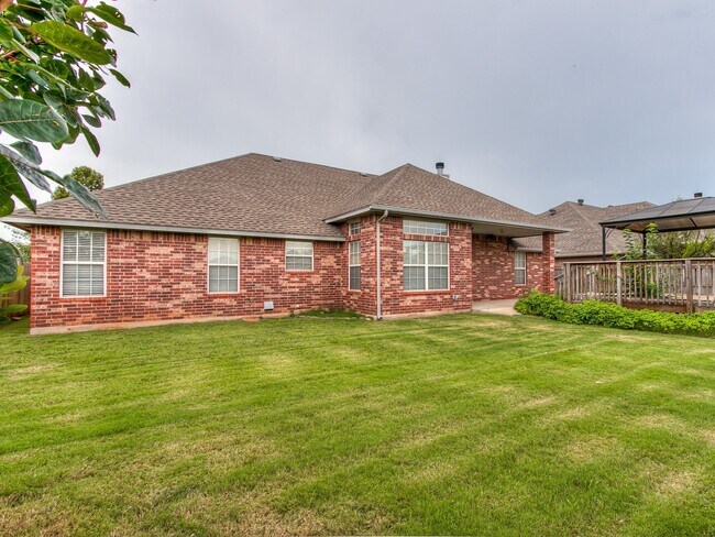 Building Photo - Stunning Open-Concept Home with Luxury Primary Suite & Outdoor Living