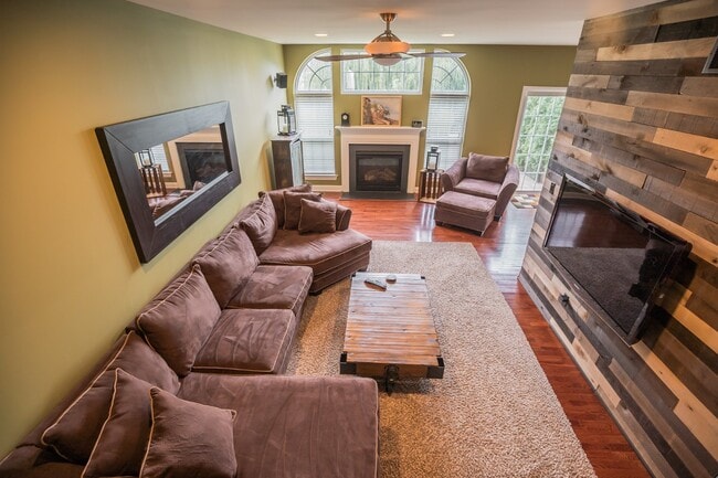 Building Photo - 216 Westbrook Dr