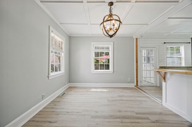 Building Photo - 305 Palen Ave