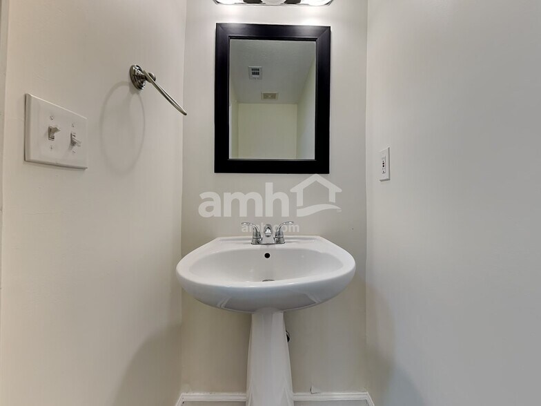 Building Photo - 4618 Noah Overlook W