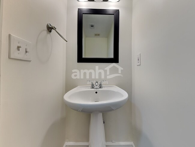 Building Photo - 4618 Noah Overlook W