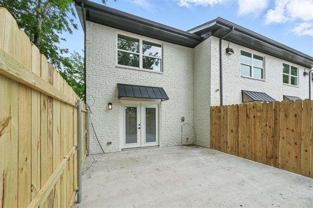 Building Photo - 818 Wildwood Ln