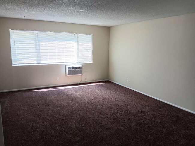 Building Photo - 508 E Cypress St