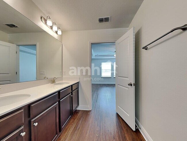 Building Photo - 1048 Lake Trudy Dr