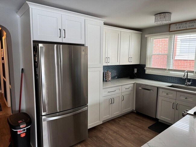 Building Photo - 2524 W 109th Pl