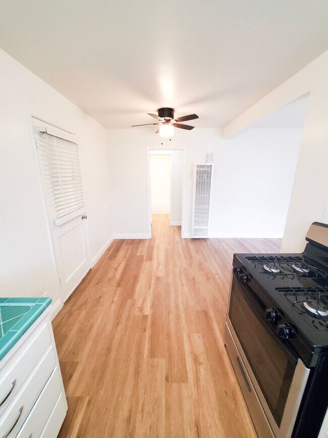 Building Photo - 810 Buena Vista