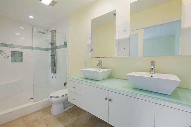 Building Photo - 1312 SE 14th Terrace